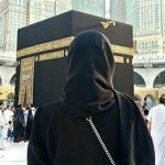 cover my face during Umrah